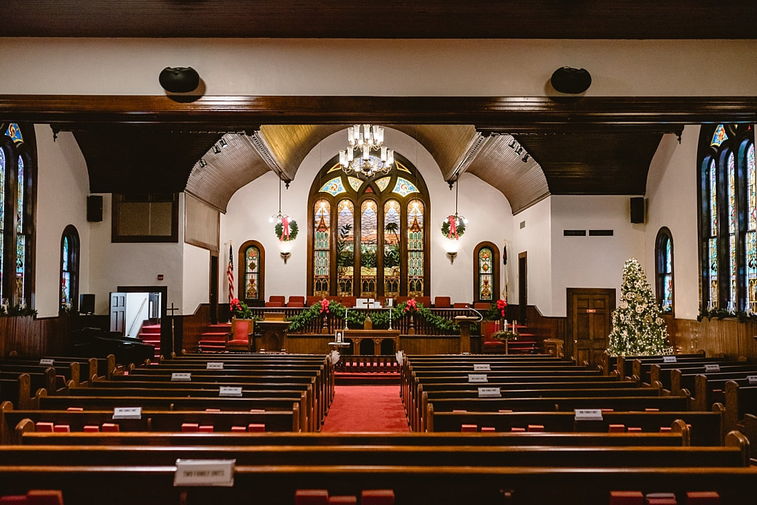 Christmas wedding at CUMC Sanctuary on the Square in Collierville TN