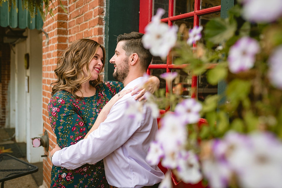 couple gazing into each other's eyes at the collierville town square