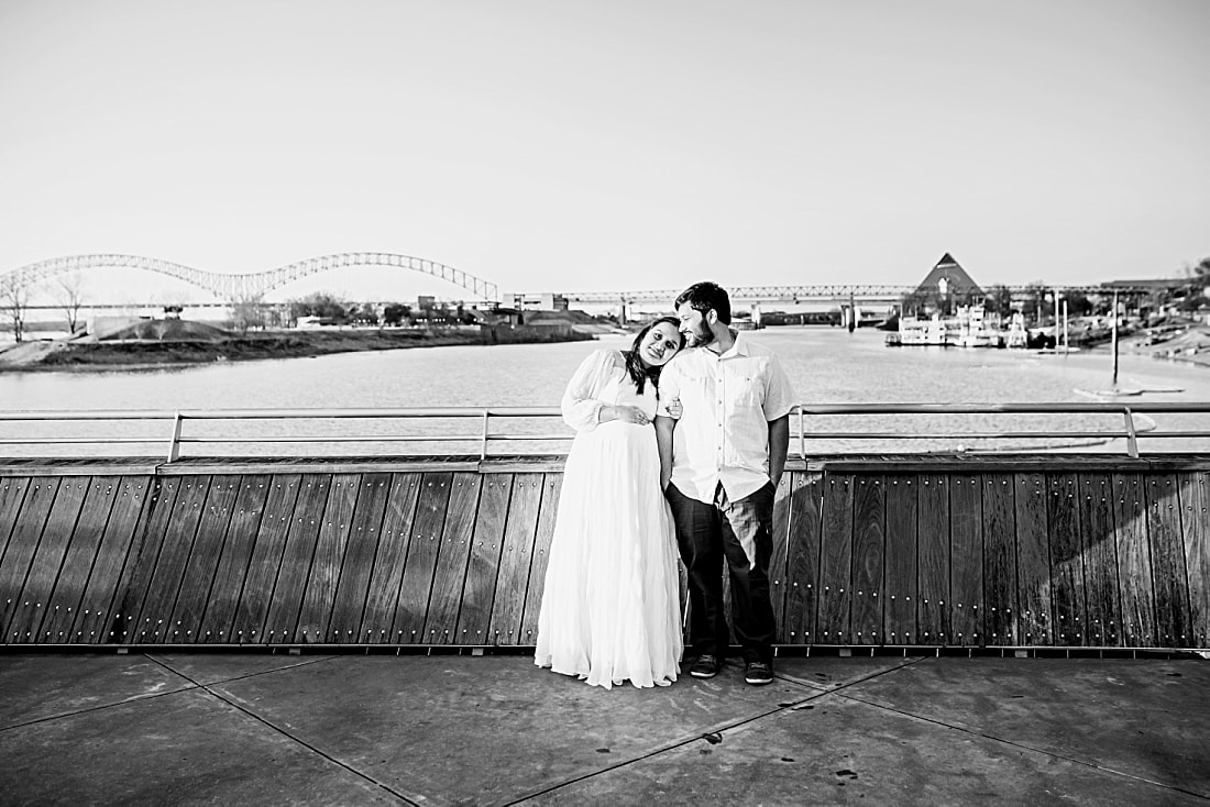 maternity session downtown memphis by the river