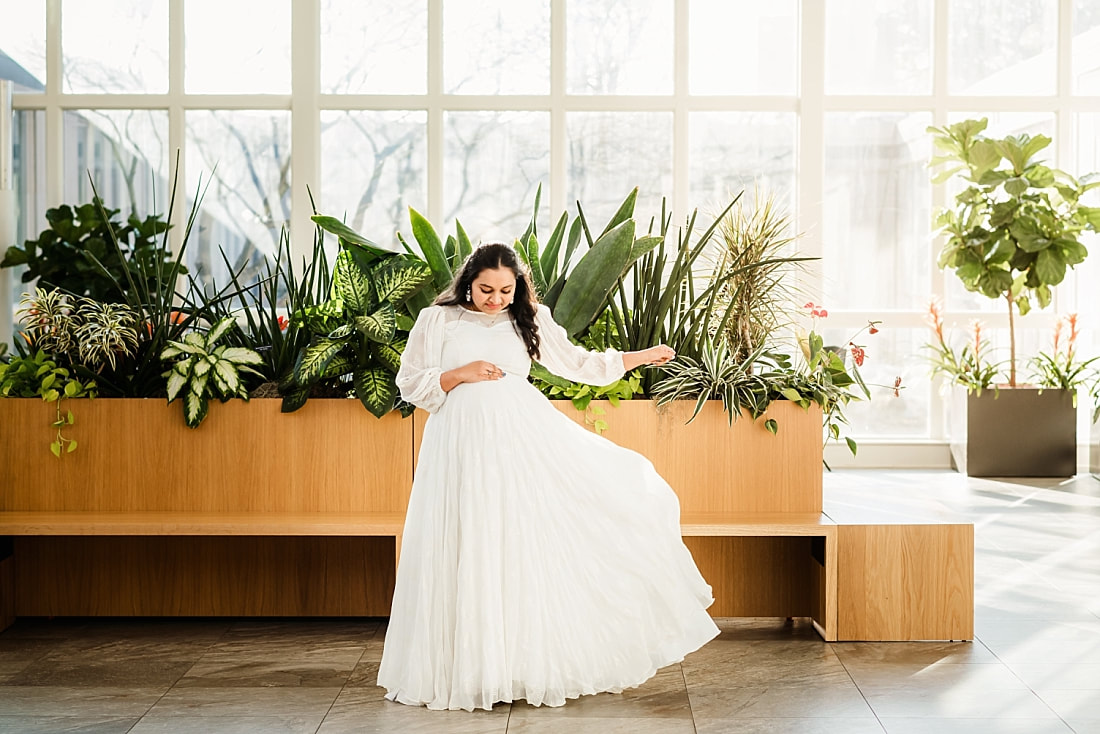 maternity photo in the lobby of Memphis Botanic Garden