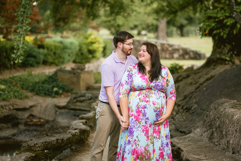 maternity photos at Memorial Park in Memphis, TN