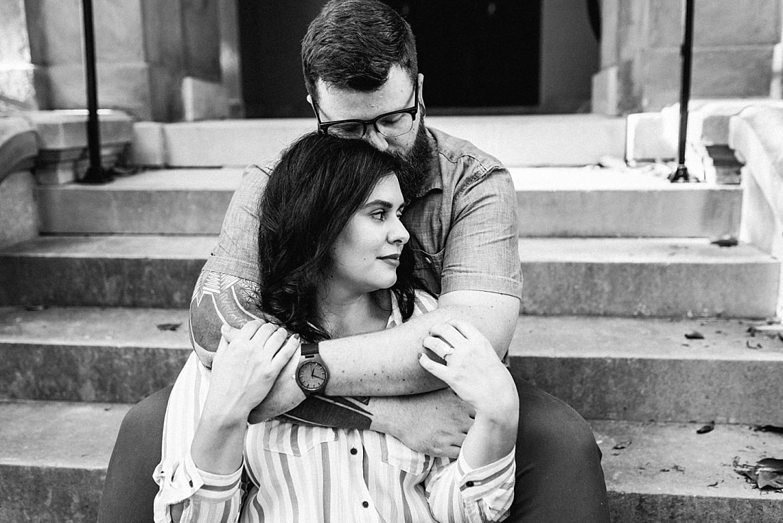 engagement photos on the front steps of the historic Woodruff-Fontaine House in Memphis