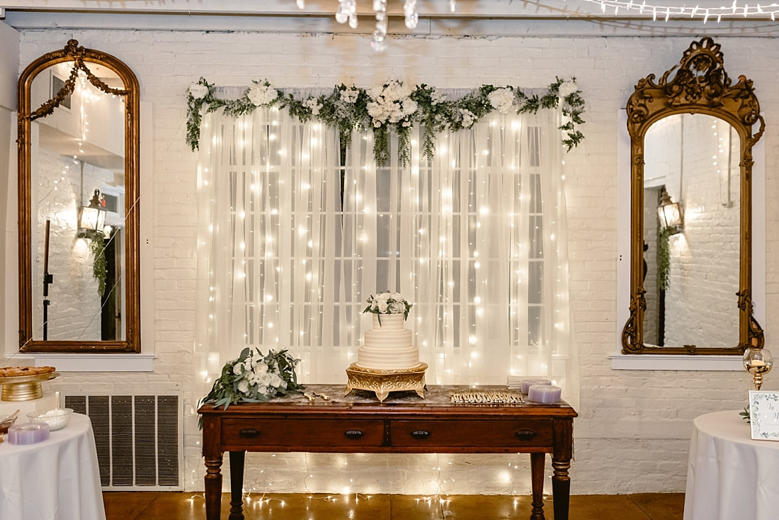 wedding reception in the Carriage House at Woodruff-Fontaine in Memphis, TN